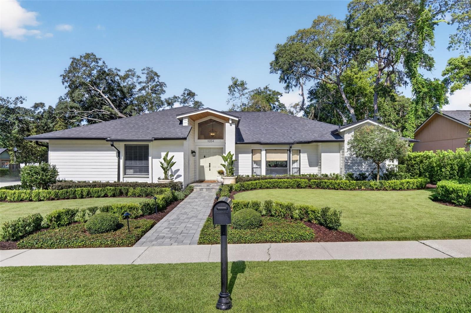 1054 WHISPERING COVE