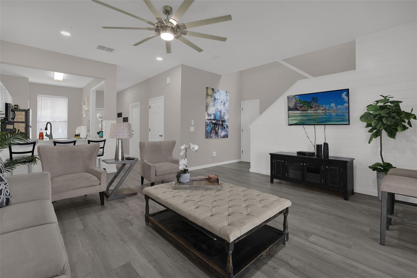Listing photo 3 for 1002 Calabria Ave