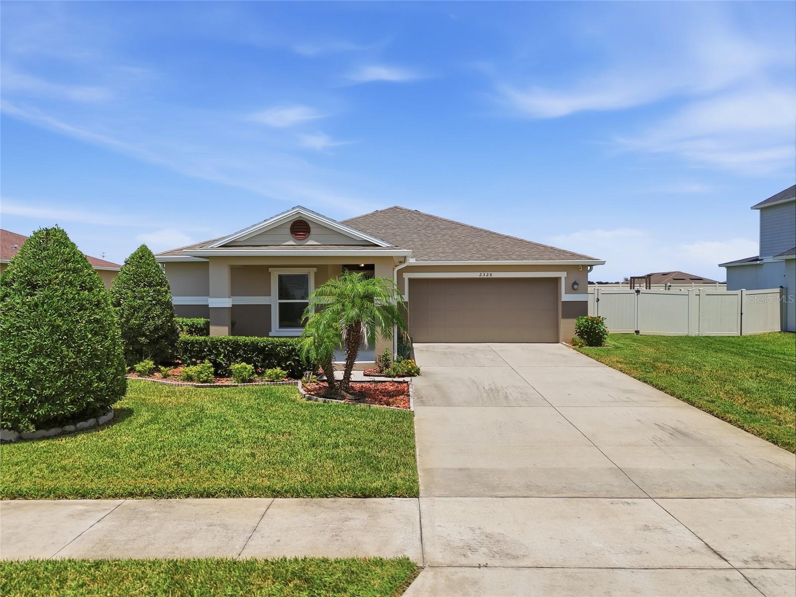 2328 CARRIAGE POINTE LOOP