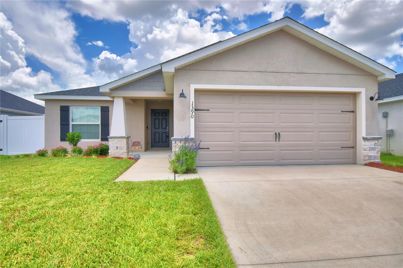 Listing photo 2 for 1390 Mezzavalle Way