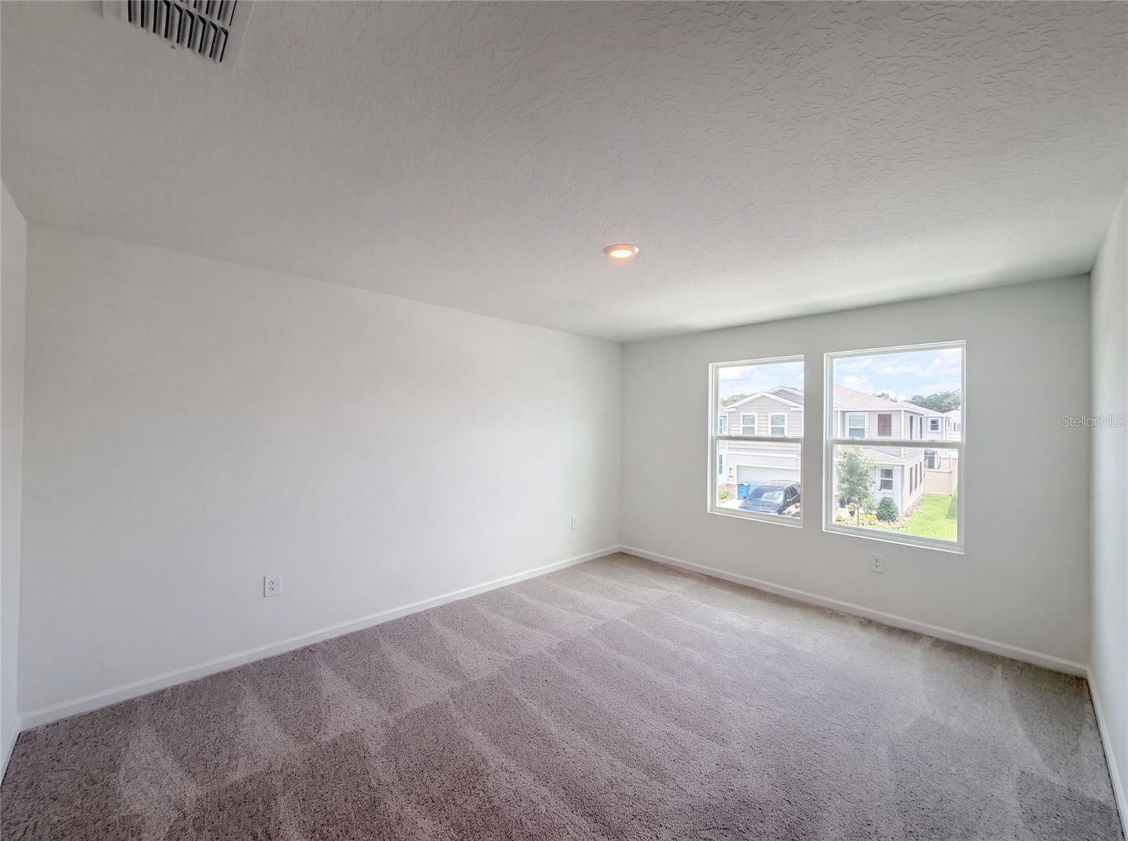 Listing photo 3 for 4373 River Beacon Blvd
