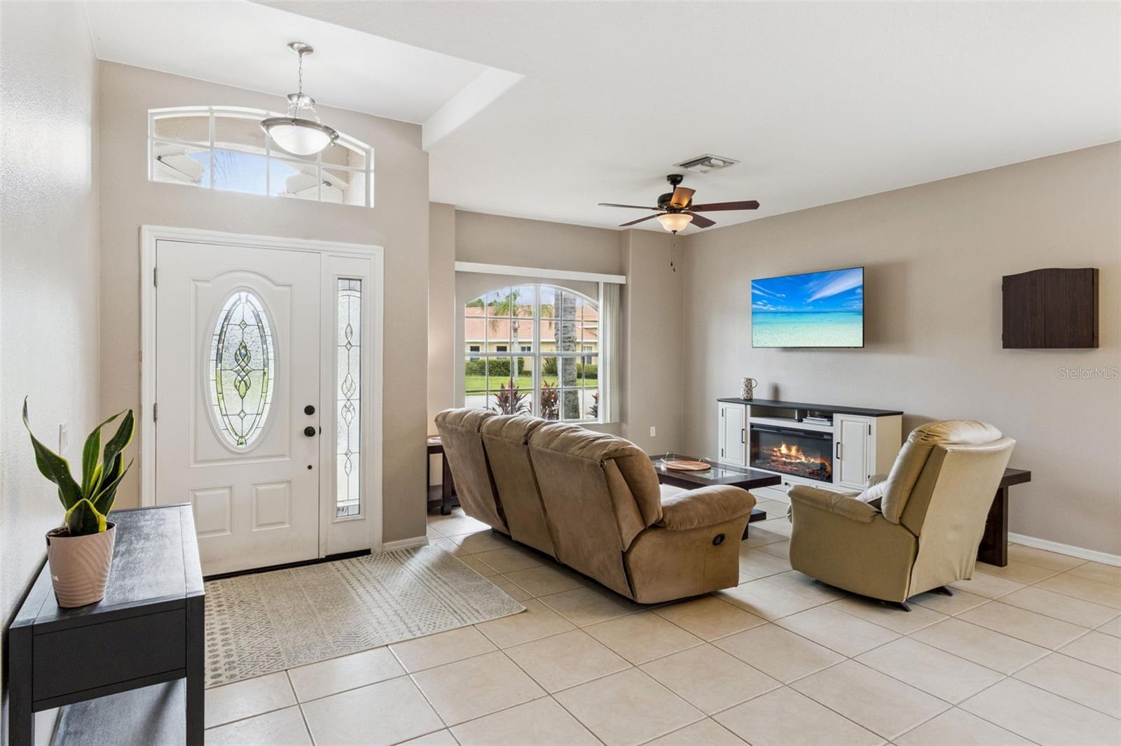Listing photo 3 for 1742 Altavista Circle Cir
