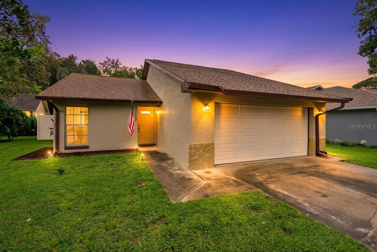 1411 LA PALOMA CIRCLE