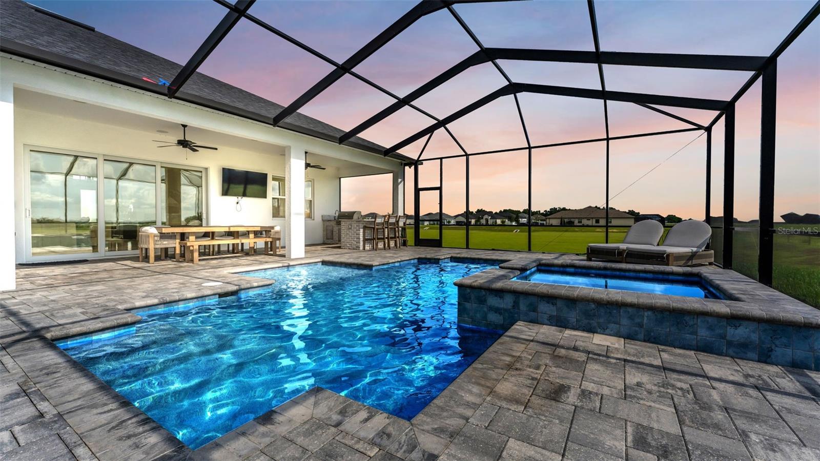 Listing photo 2 for 7034 Bentridge Dr