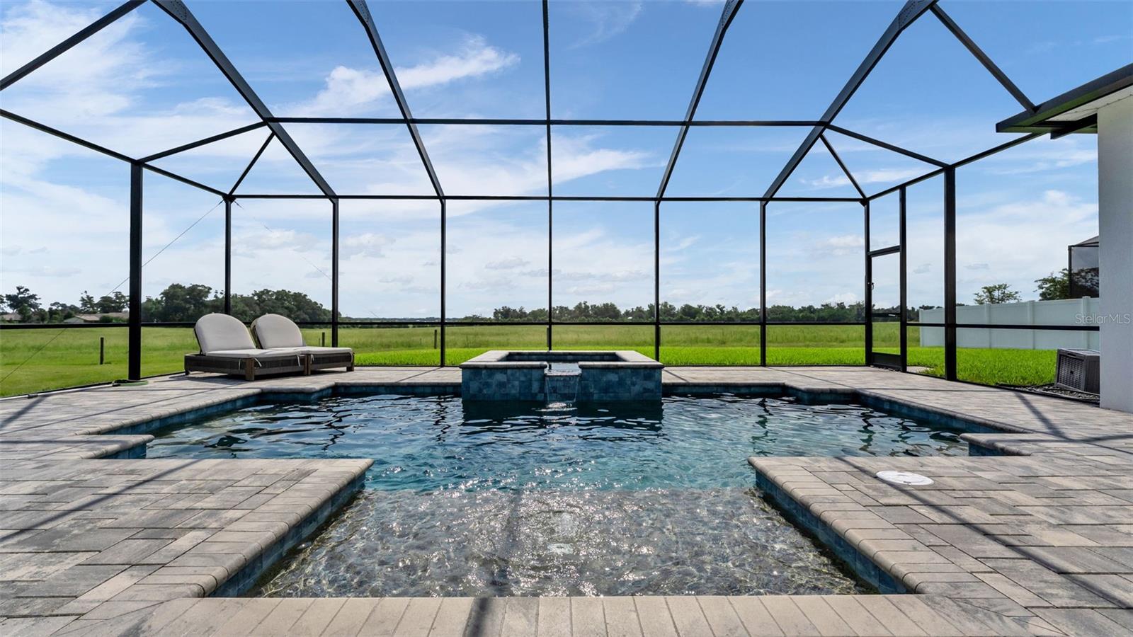 Listing photo 3 for 7034 Bentridge Dr