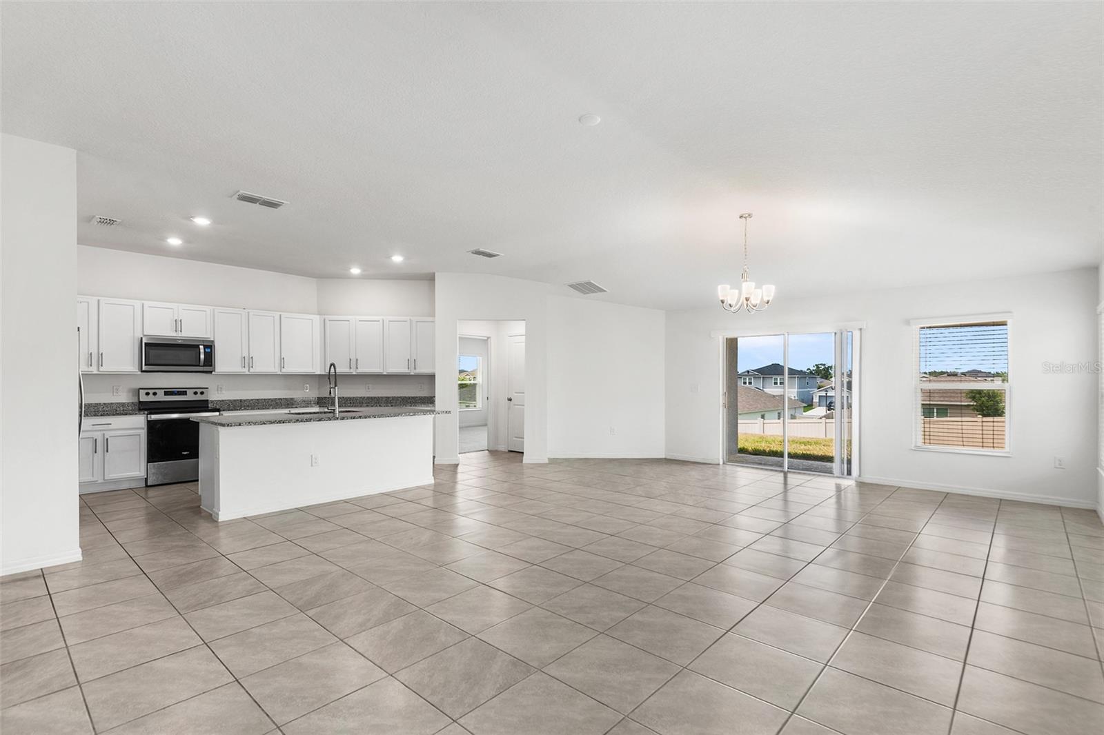 Listing photo 3 for 1425 Engelberg St