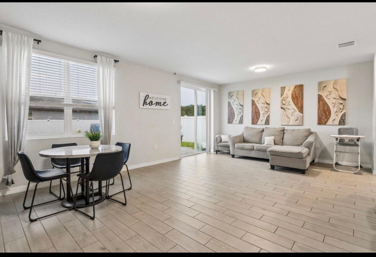 Listing photo 2 for 504 Vista Villages Blvd