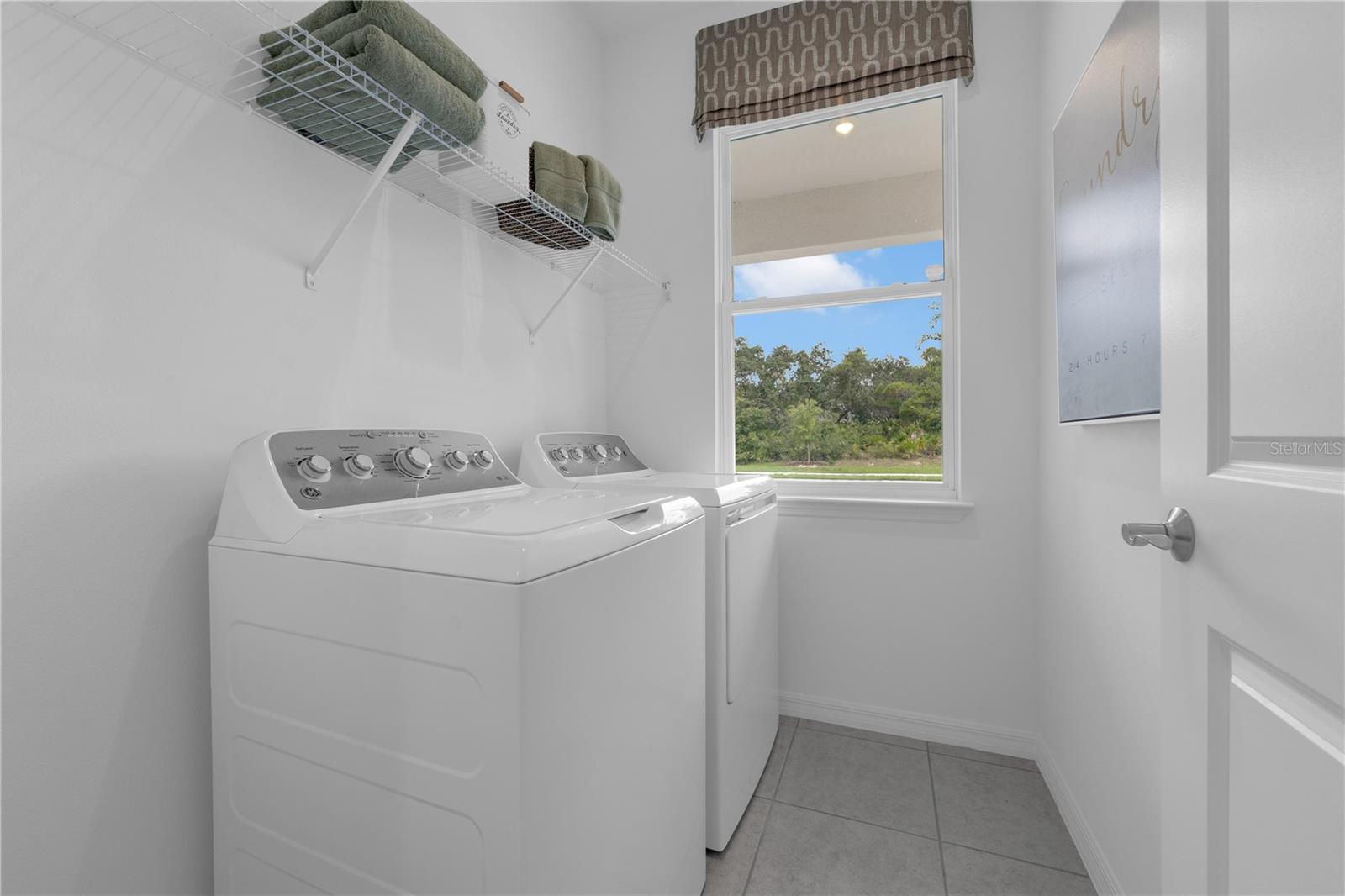 Listing photo 3 for 5475 Meadow Walk Dr