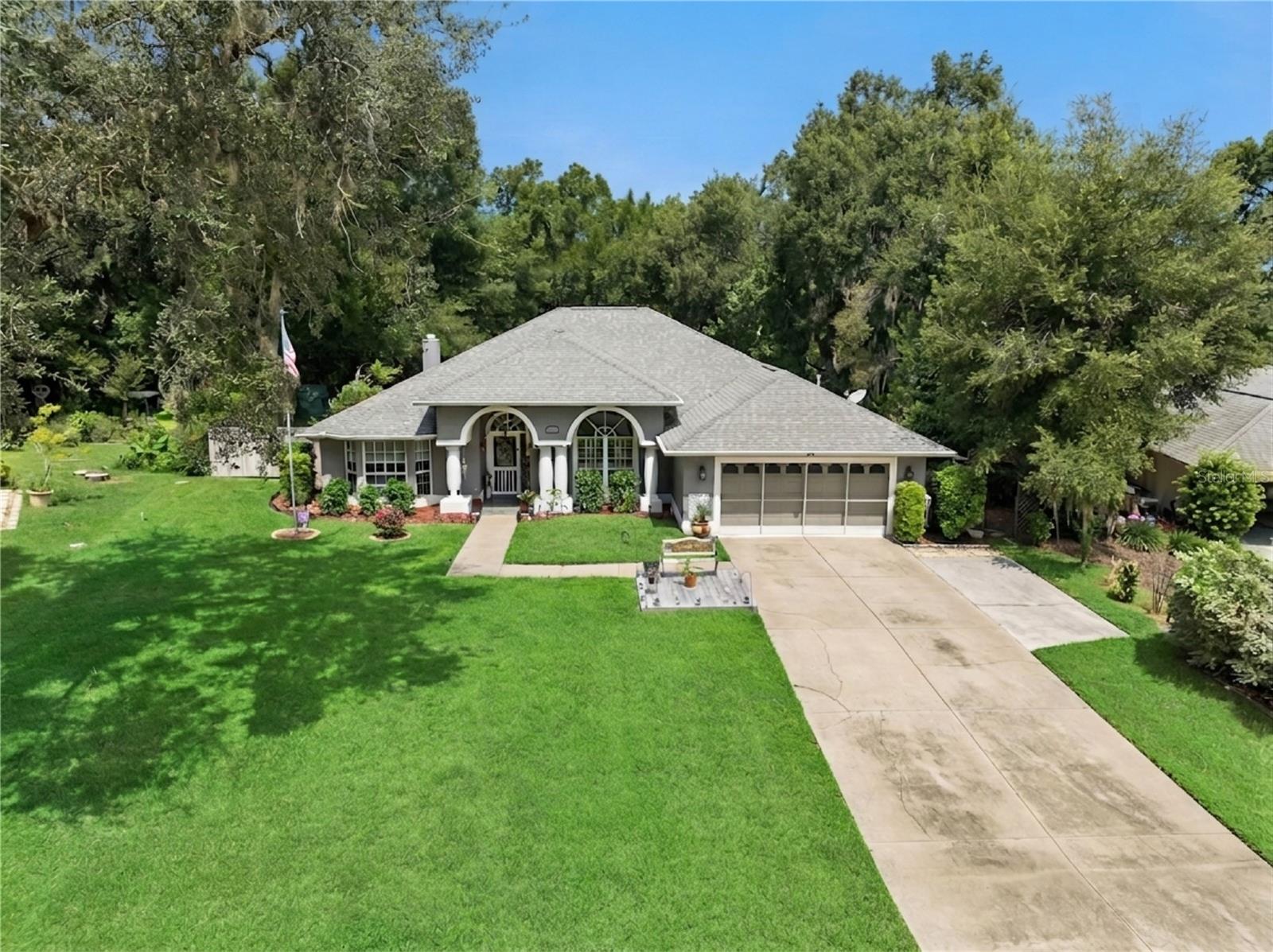 Listing photo 3 for 33440 Lake Bend Cir