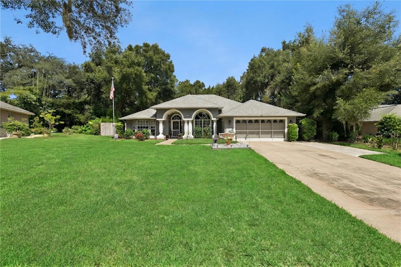 Listing photo 2 for 33440 Lake Bend Cir