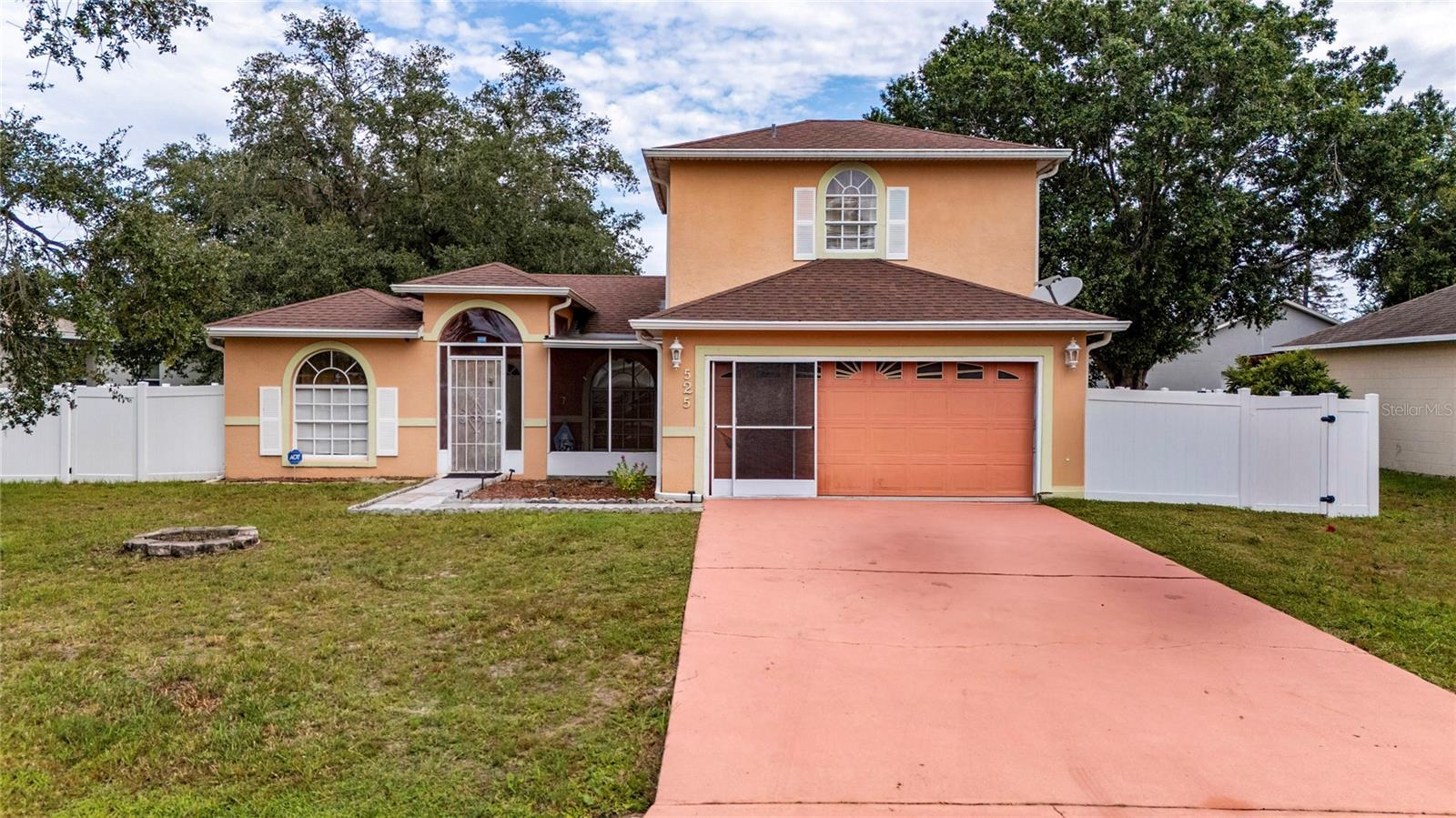 Listing photo for 525 Finch Ln