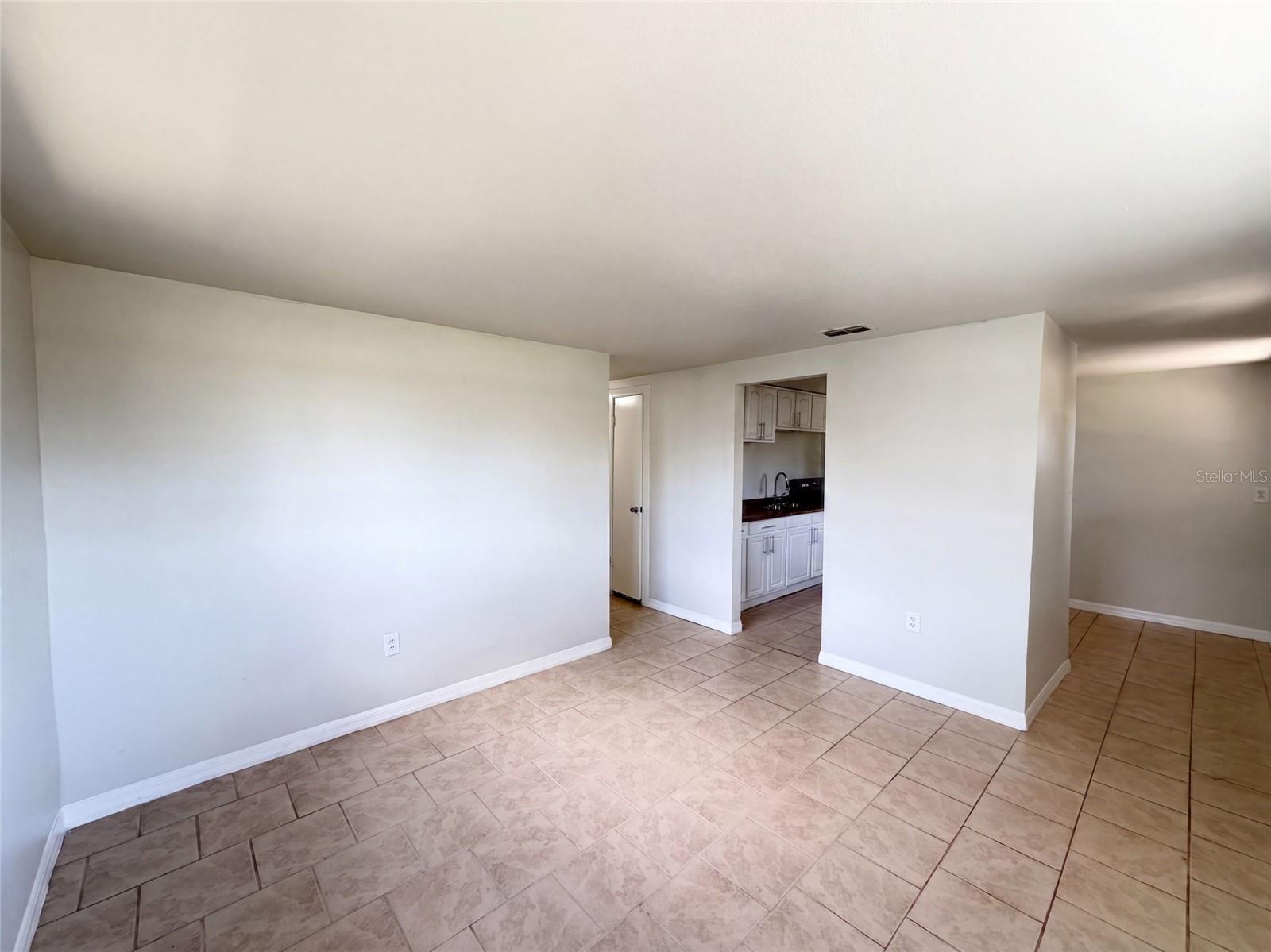 Listing photo 3 for 2213 Bouyer St
