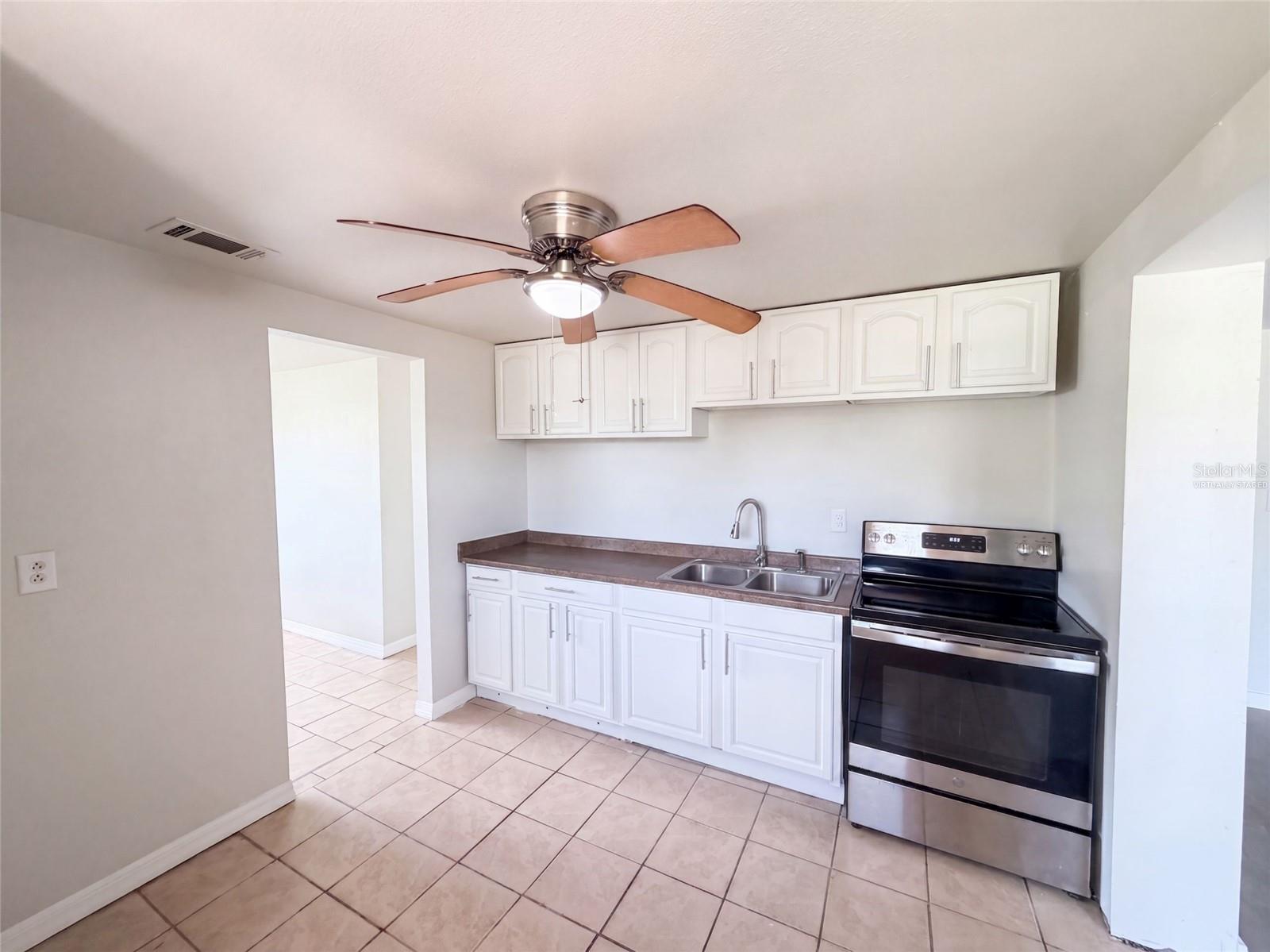 Listing photo 2 for 2213 Bouyer St