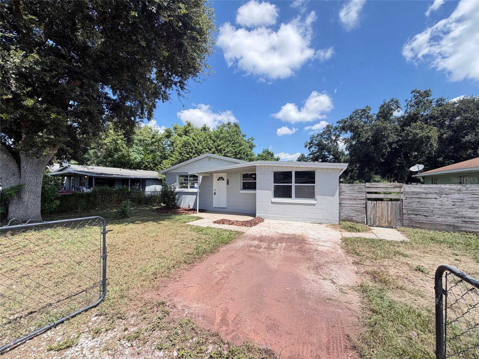 Listing photo 1 for 2213 Bouyer St