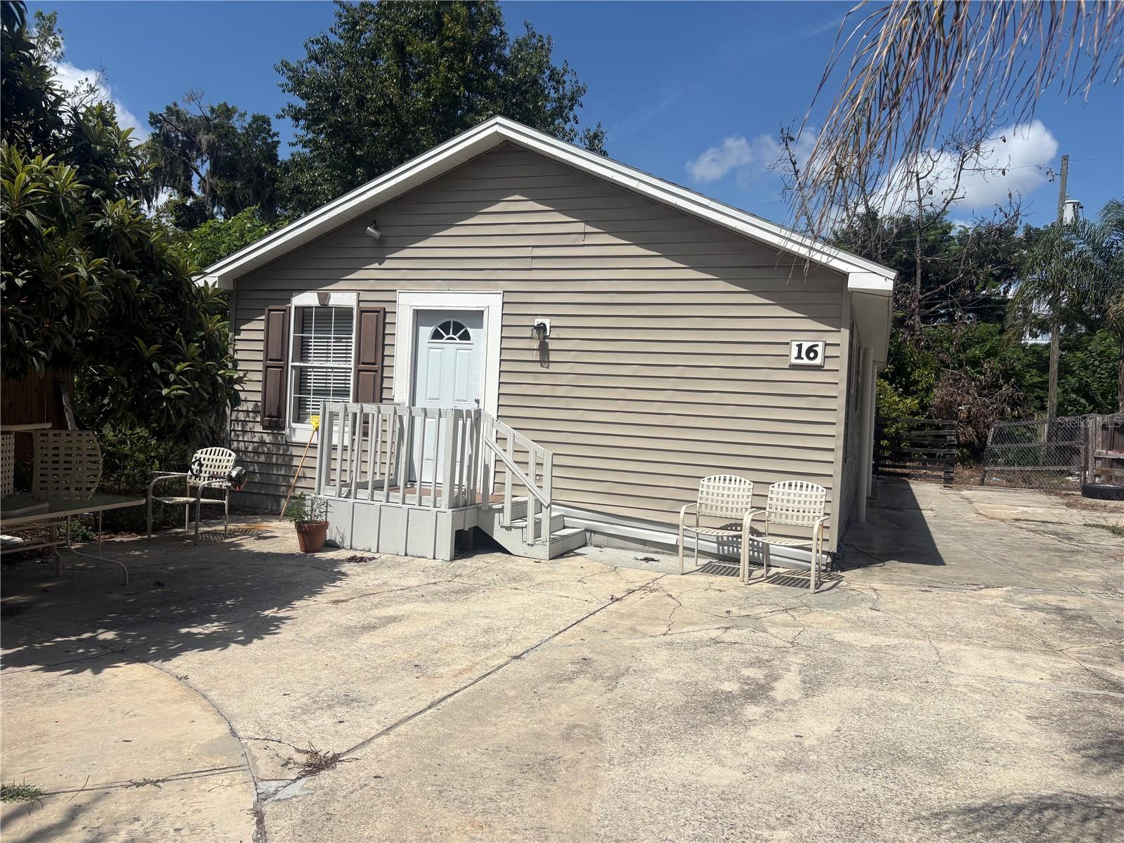 16 N CHRISTIANA AVENUE