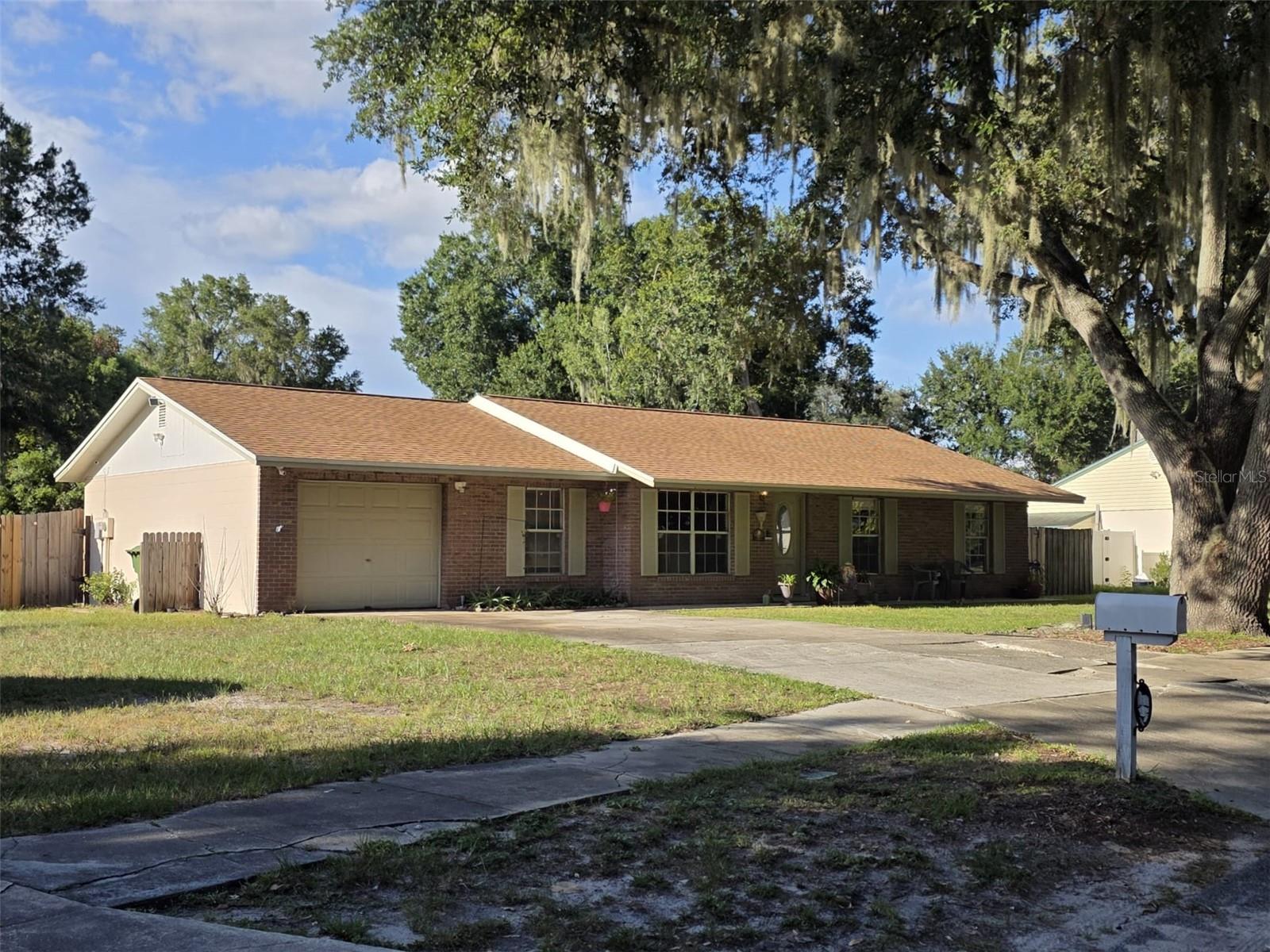 Listing photo 1 for 5045 Misty Lake Dr