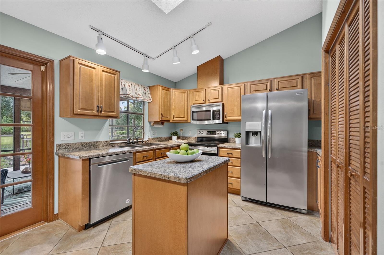 Photo 8