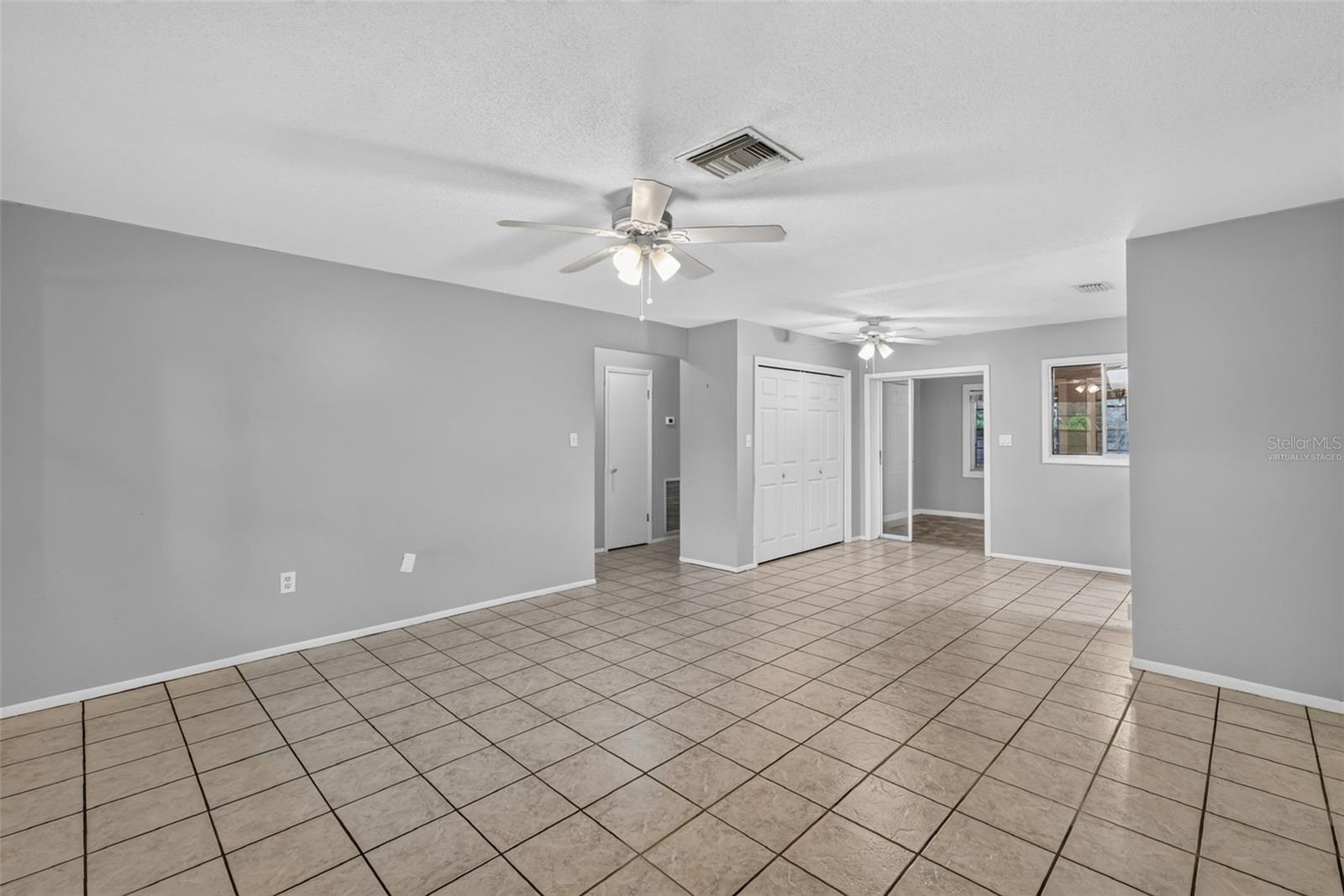 Listing photo 3 for 1305 Orange Ave