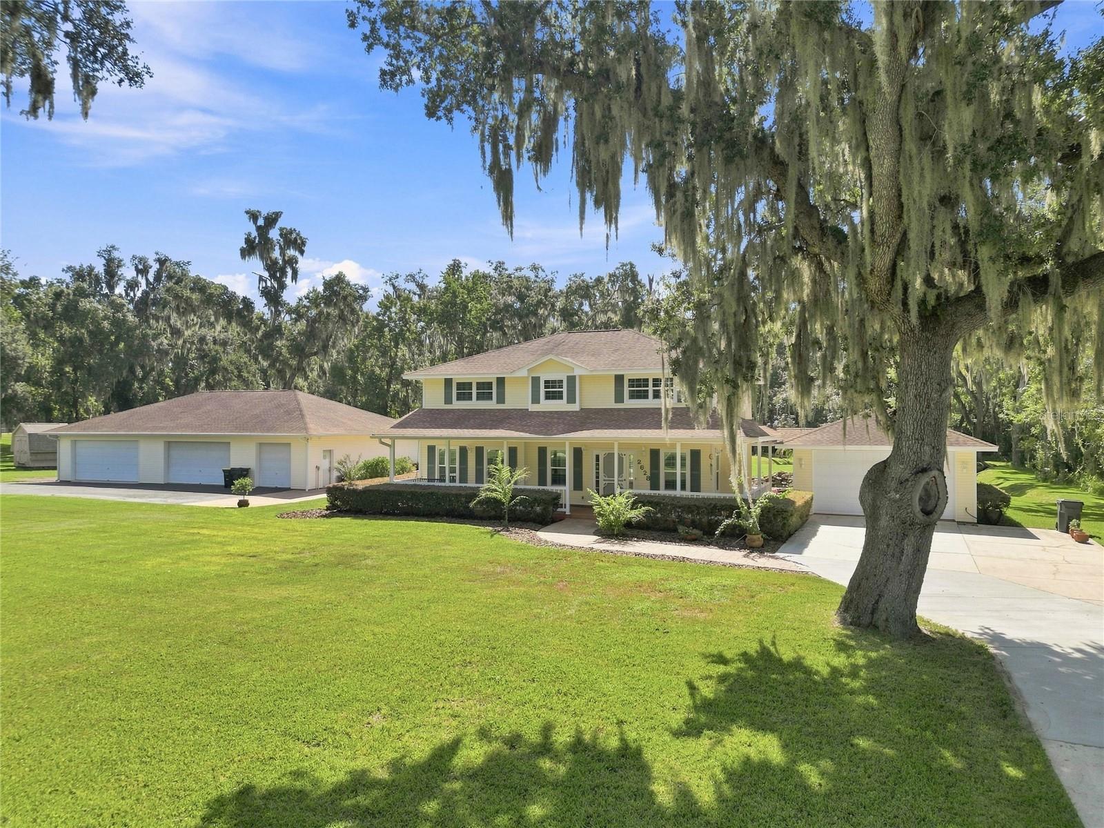 Listing photo 1 for 2628 Longwood Dr