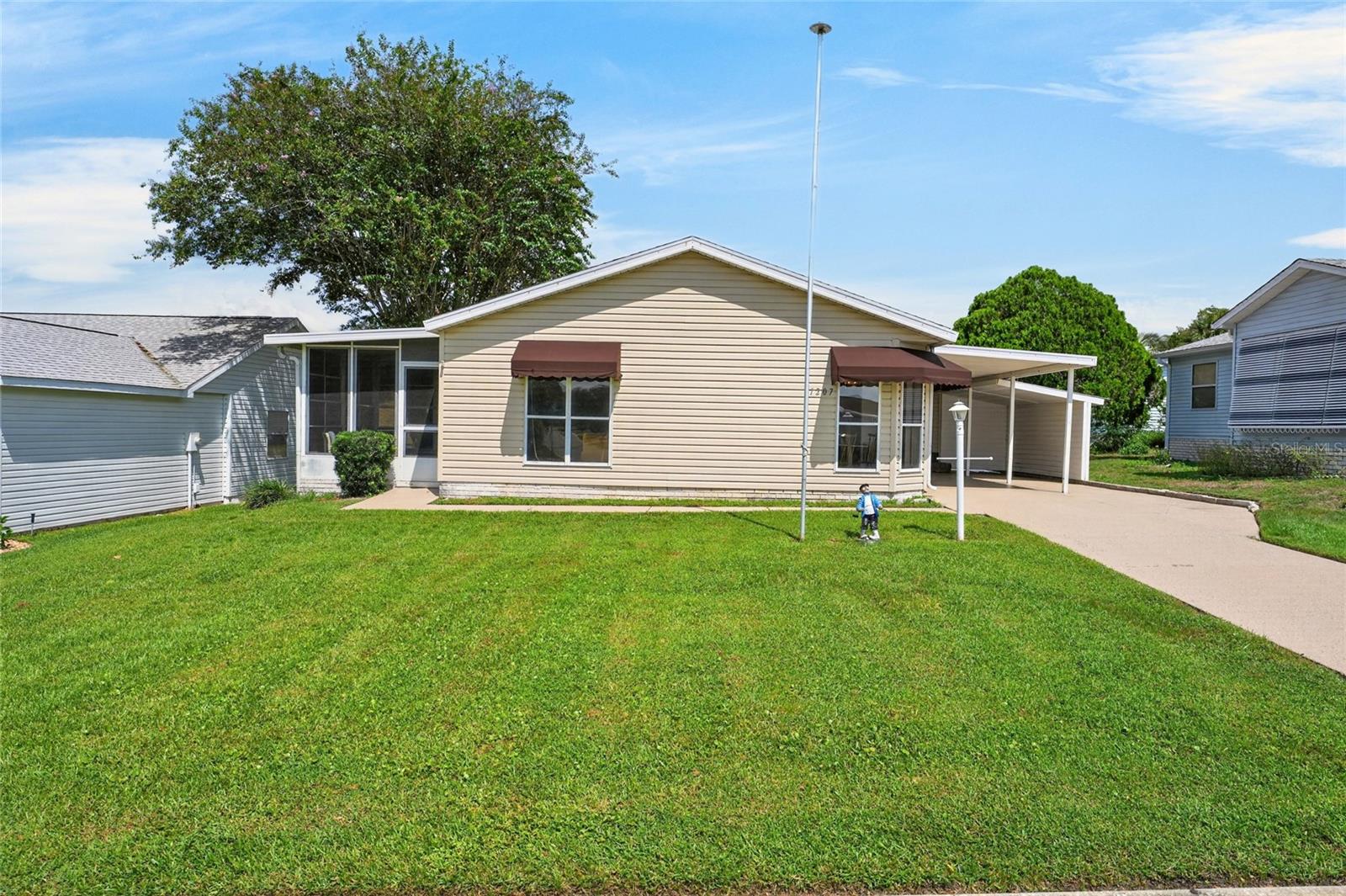 Listing photo 1 for 1207 Palmetto Dr