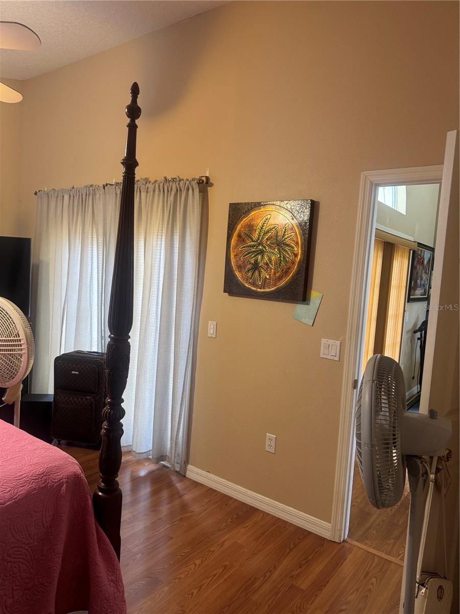 Photo 32