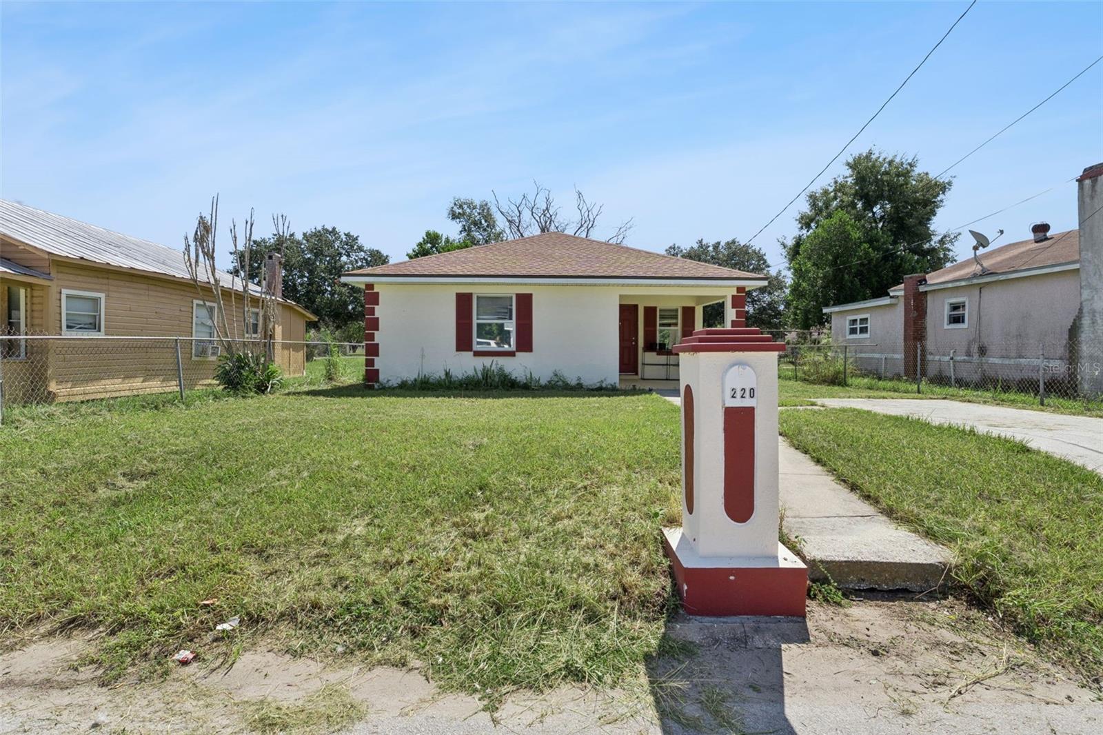 Listing photo 1 for 220 D St