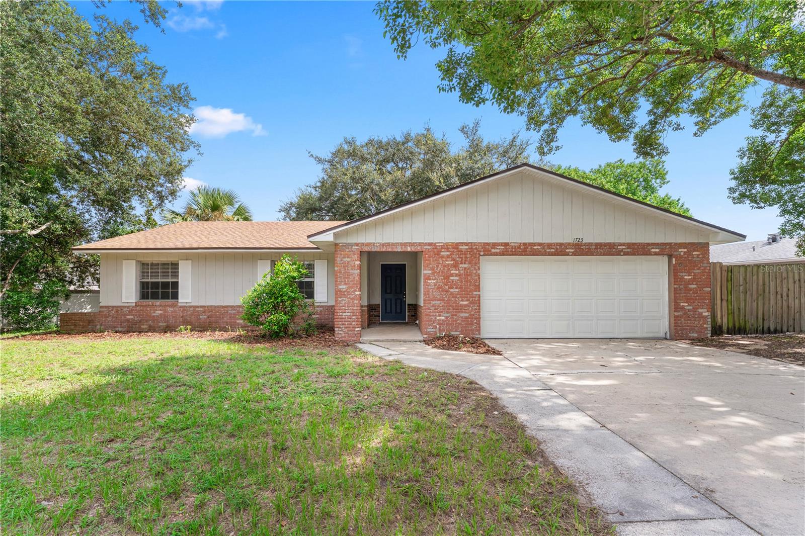 1723 CANTERBURY CIRCLE