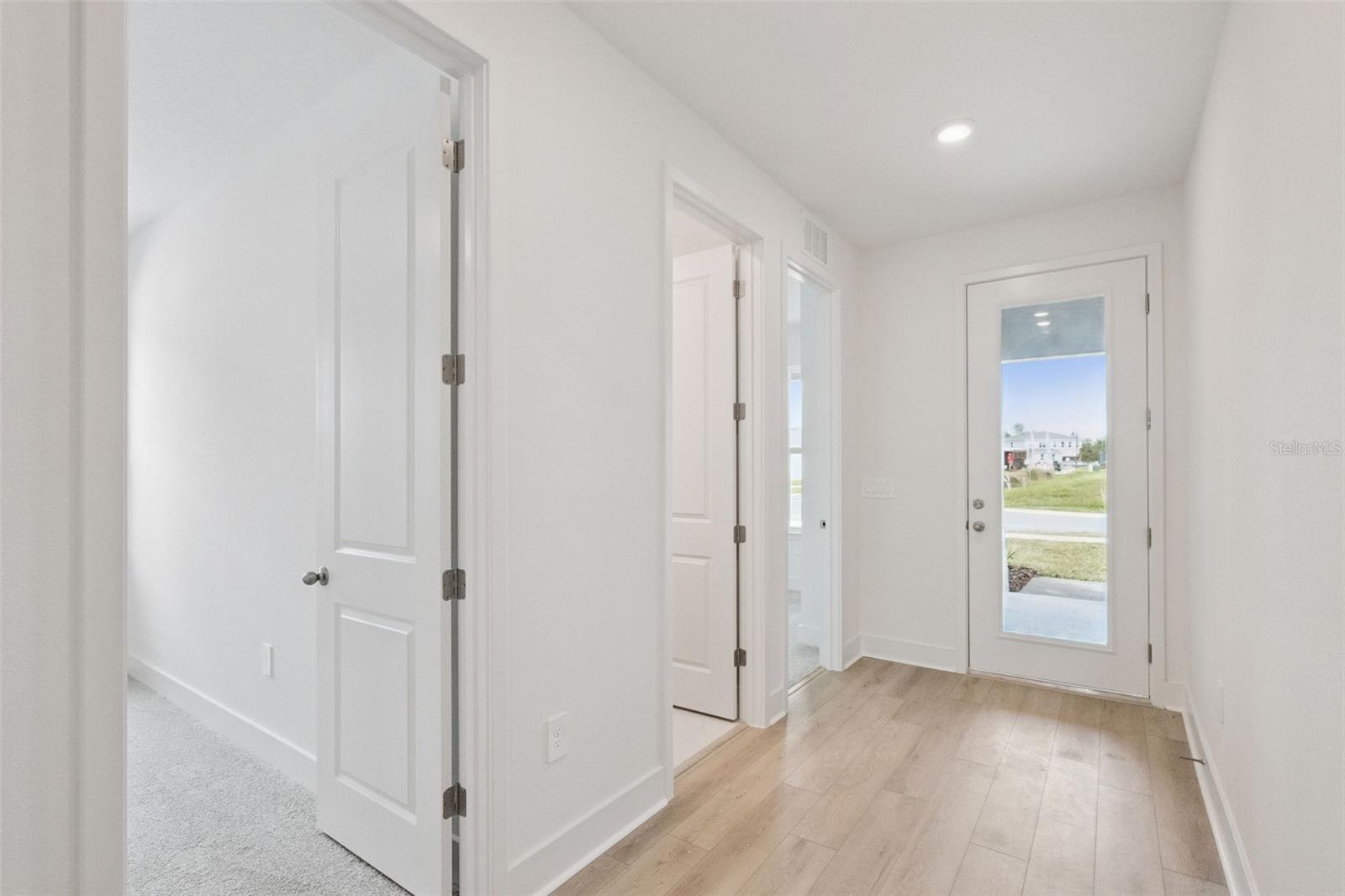 Listing photo 3 for 786 Emerald Grove Dr