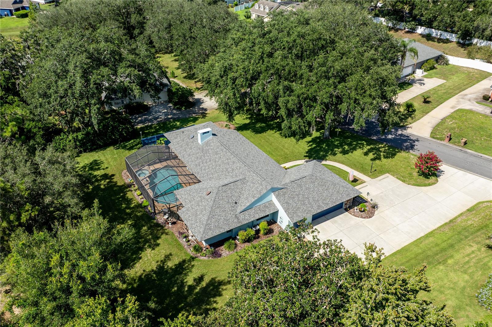 Listing photo 2 for 33816 Spring Dr