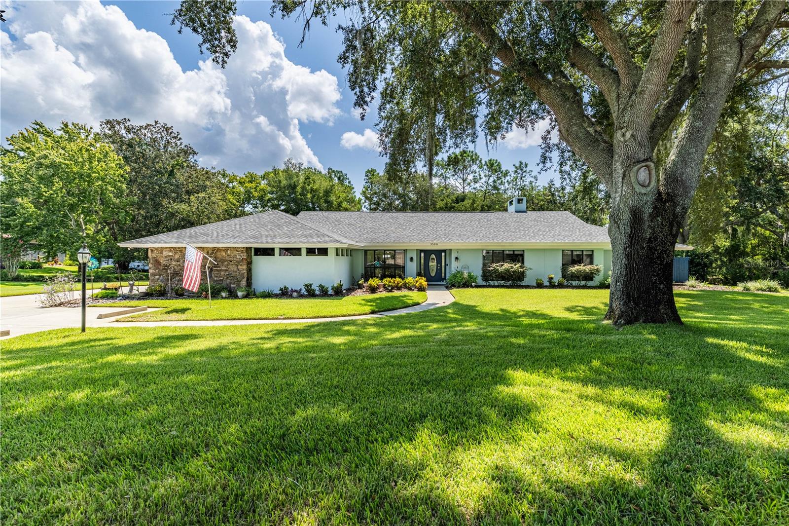 Listing photo 1 for 33816 Spring Dr
