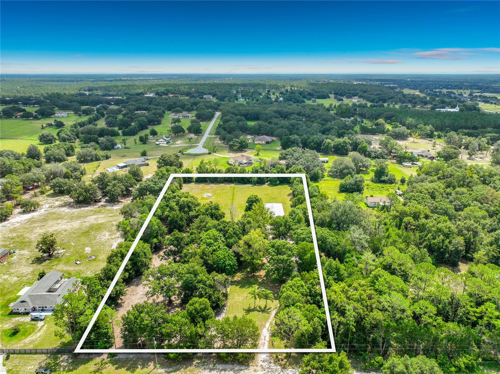 Listing photo 1 for 34814 William Ln