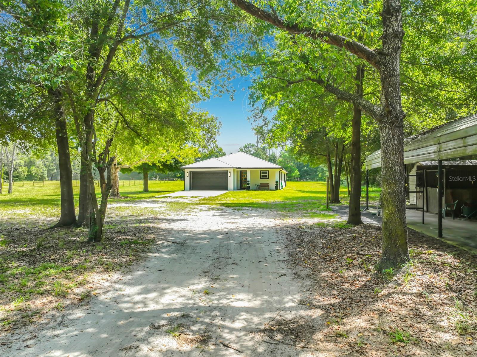 Listing photo 2 for 34814 William Ln