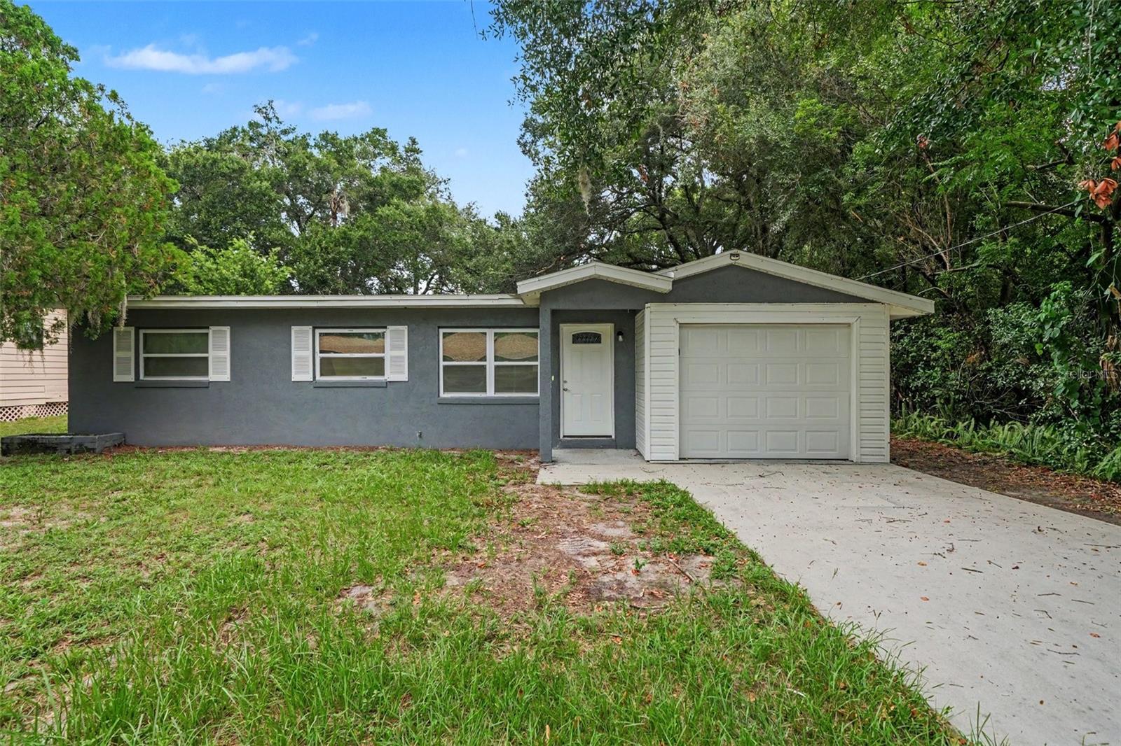 Listing photo 1 for 1339 E Jackson Ave