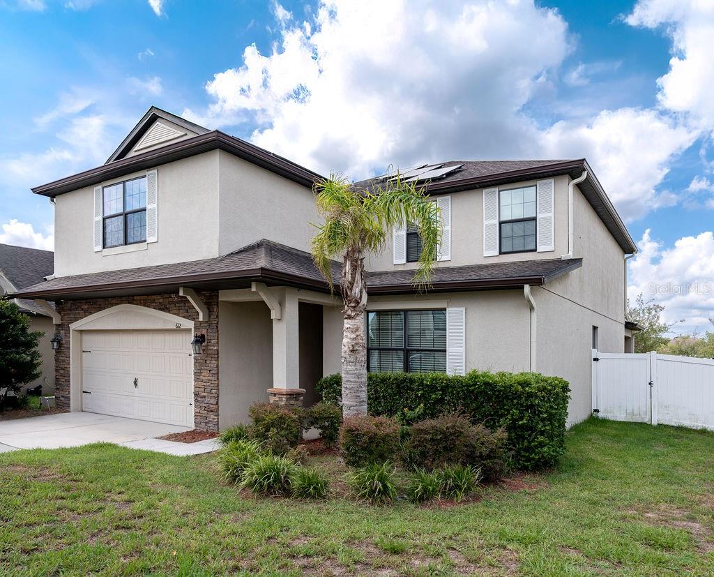 Listing photo 3 for 612 Silverthorn Pl