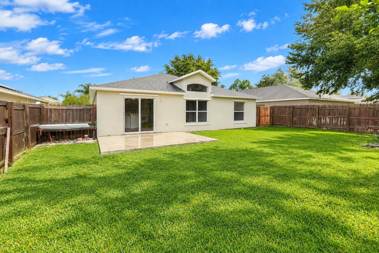 Listing photo 2 for 213 Verbena St