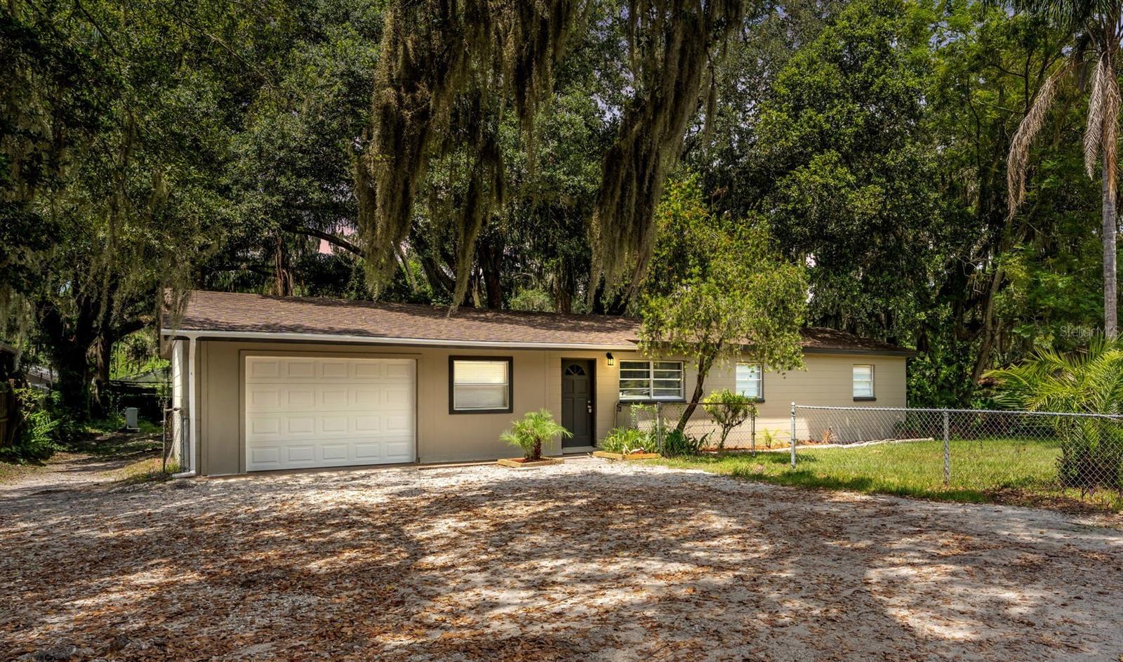 Listing photo 1 for 5039 Layton Ln