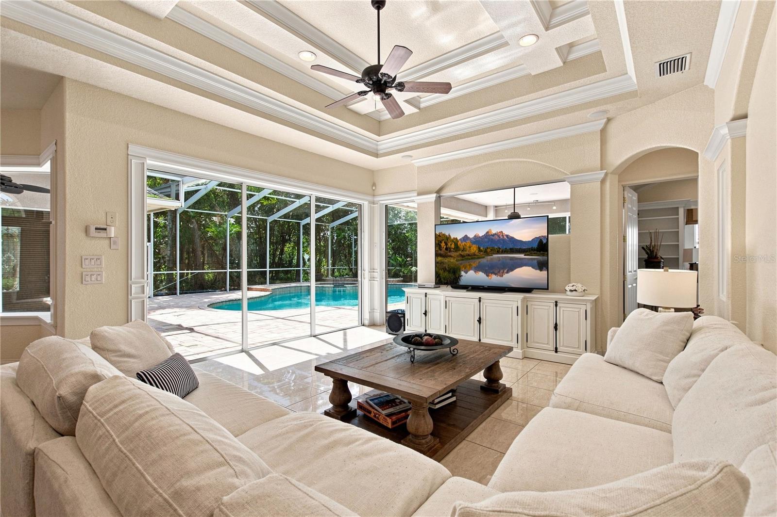 Listing photo 3 for 9469 Waterford Oaks Dr