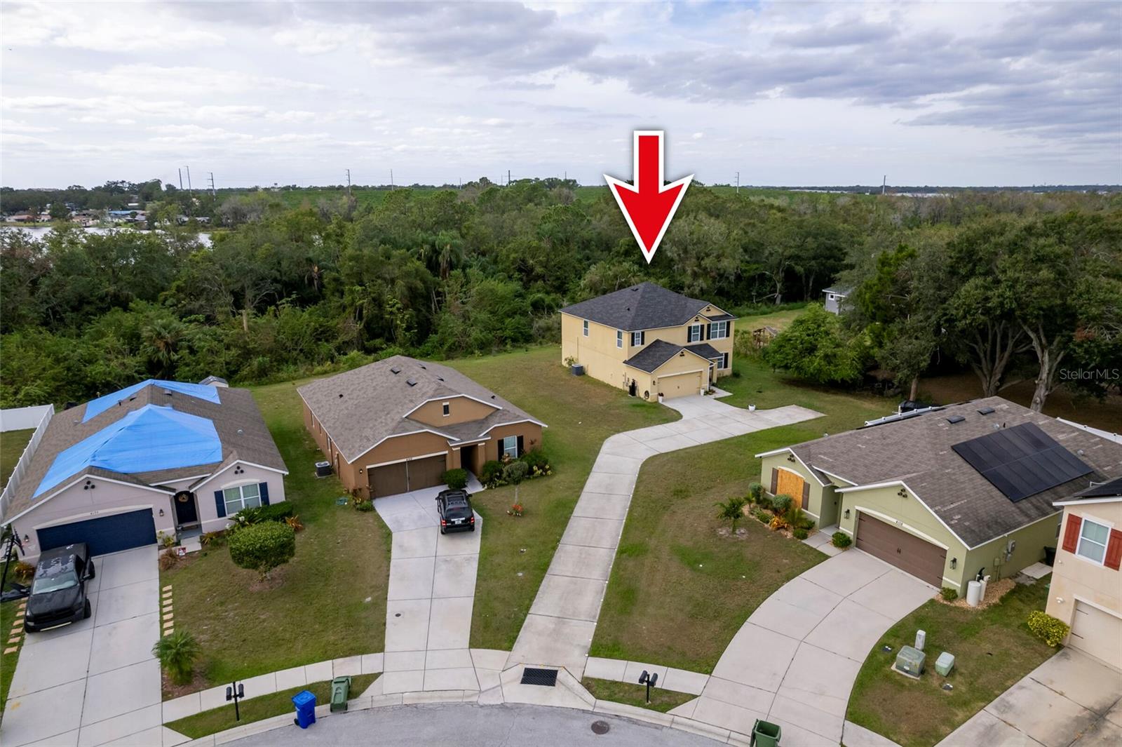 Listing photo 2 for 4162 Roberta Dr