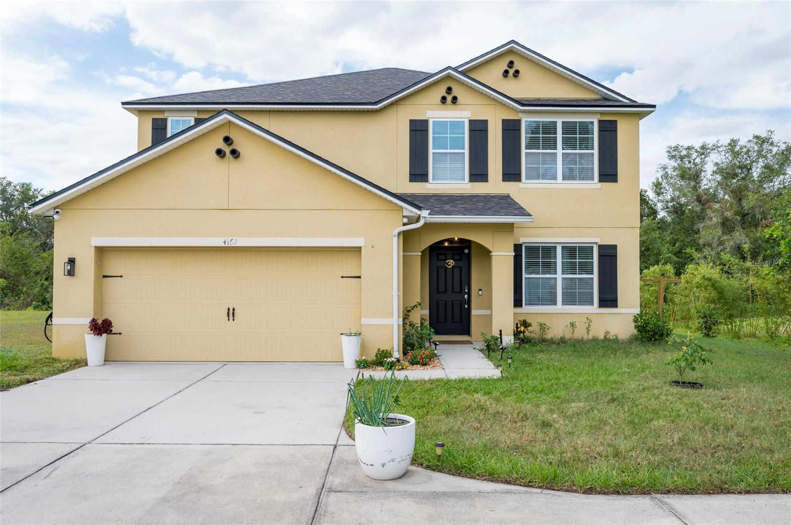Listing photo 1 for 4162 Roberta Dr
