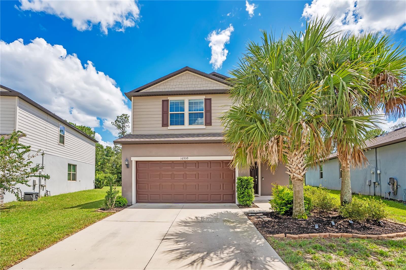 Listing photo 1 for 16959 Basswood Ln