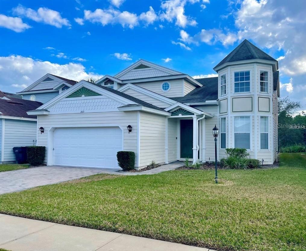 Listing photo 1 for 2185 Victoria Dr