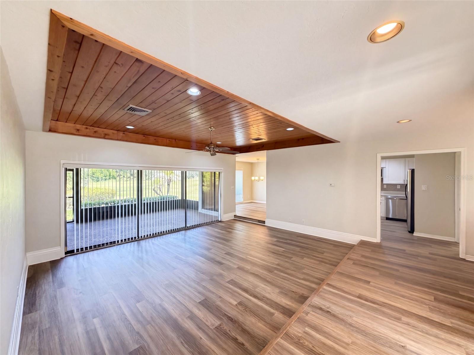 Listing photo 3 for 109 Tuxford Dr