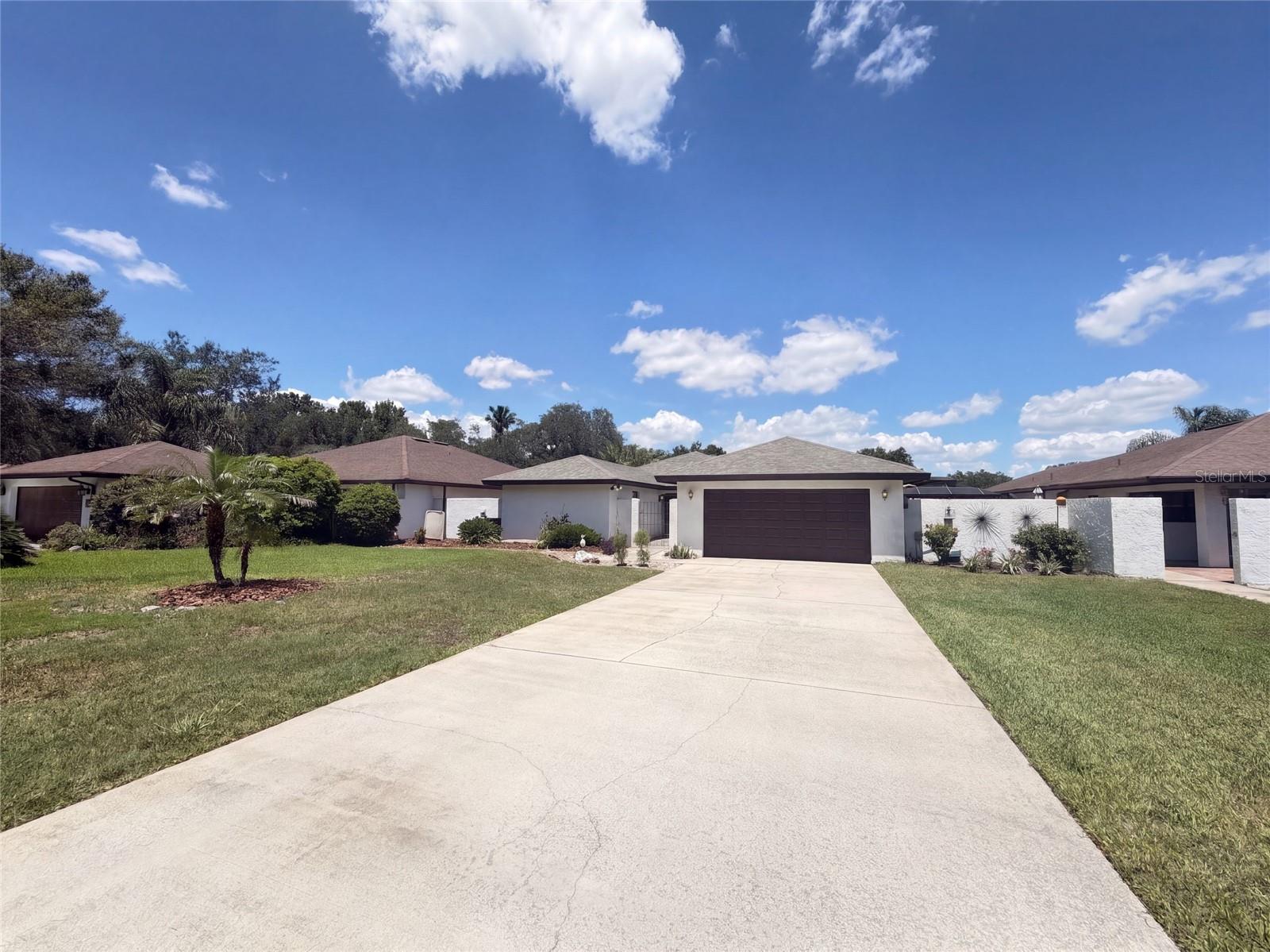 Listing photo 1 for 109 Tuxford Dr