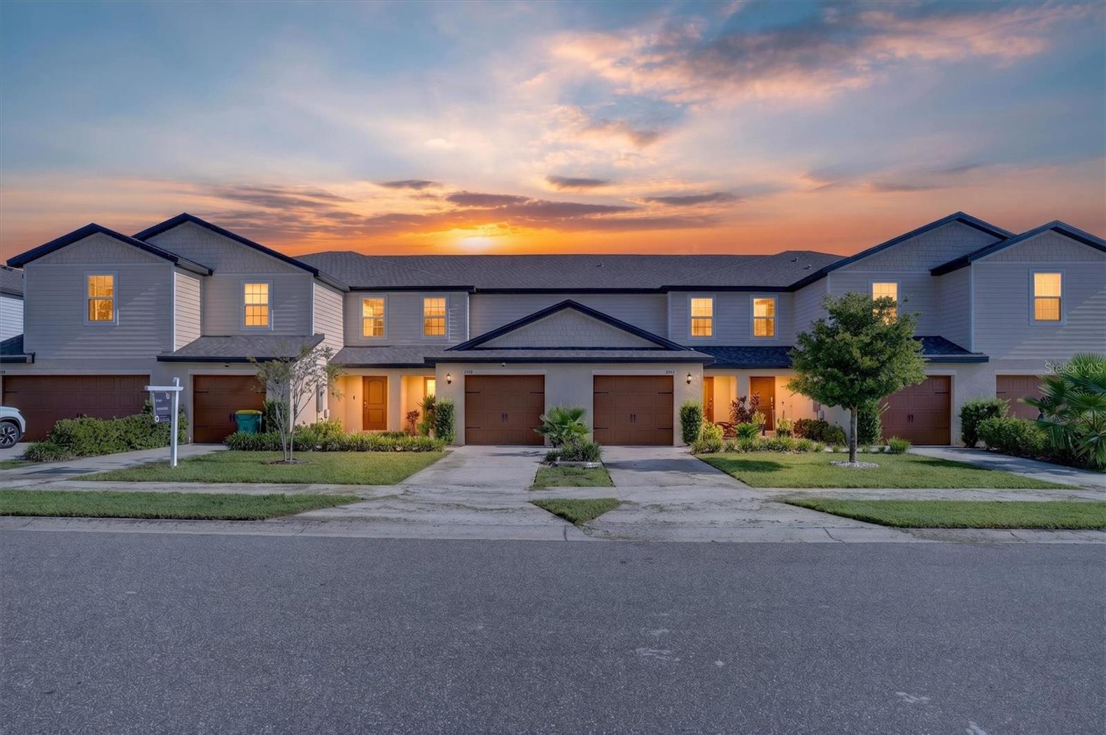 Listing photo 1 for 1556 Wynford Cir