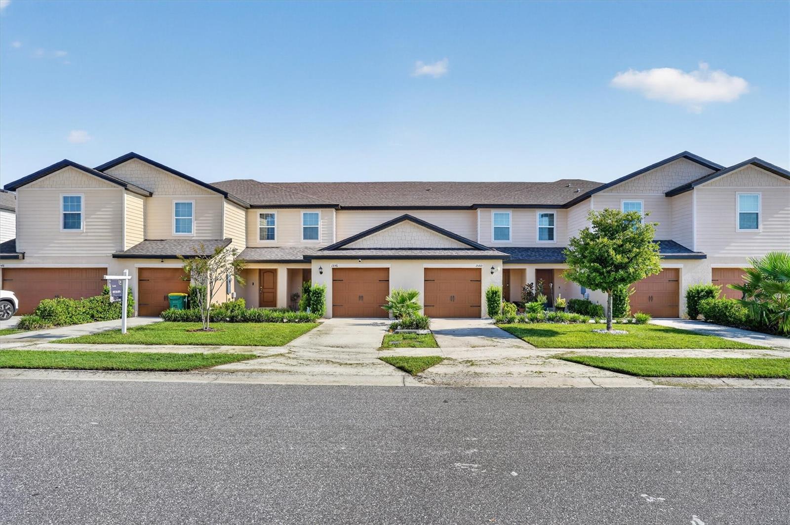 Listing photo 3 for 1556 Wynford Cir
