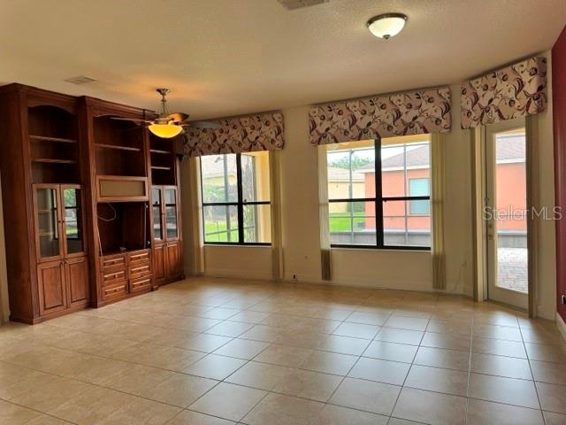 Listing photo 3 for 896 Barcelona Dr