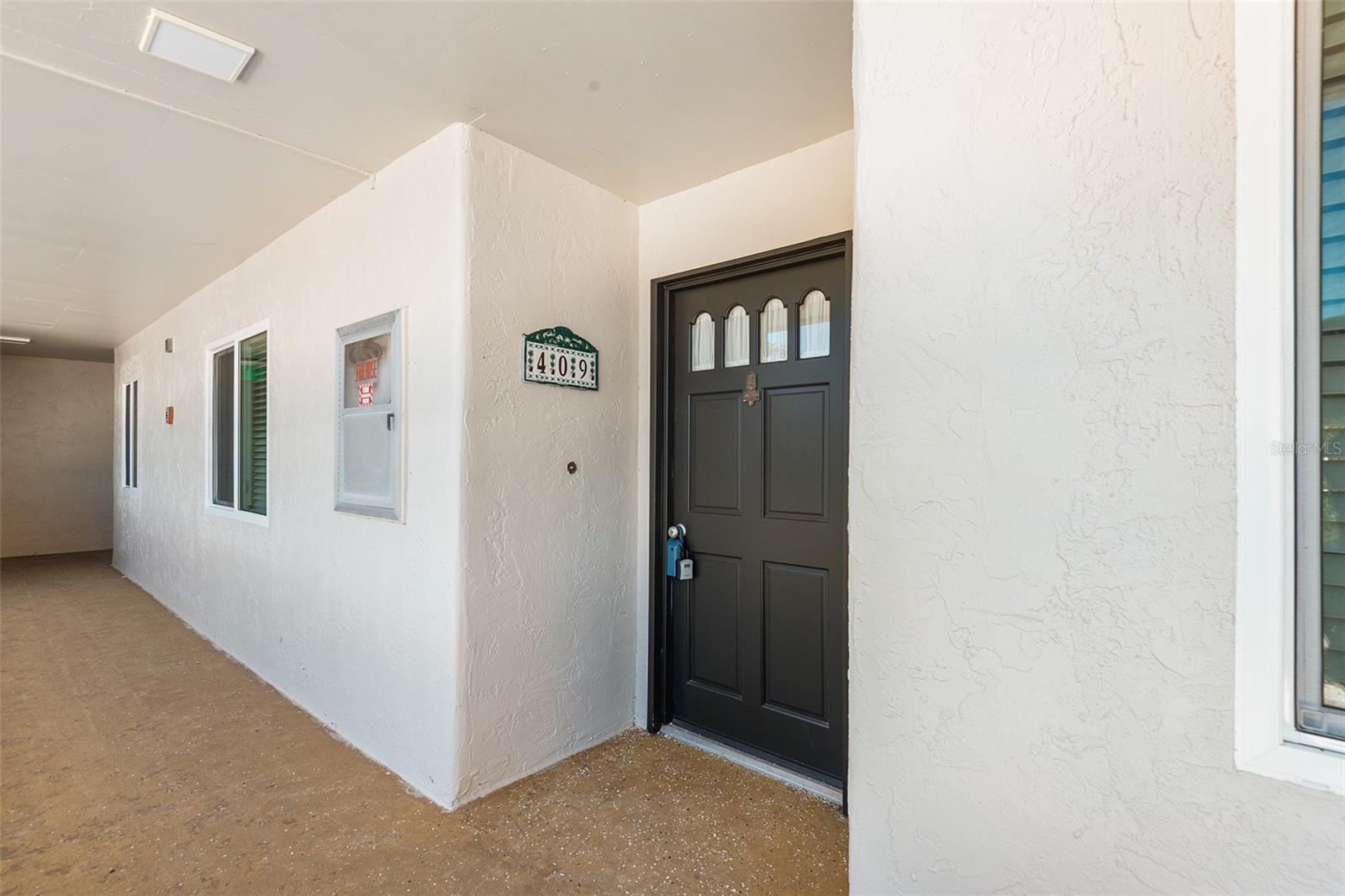 Listing photo 2 for 1776 6th St Nw #409