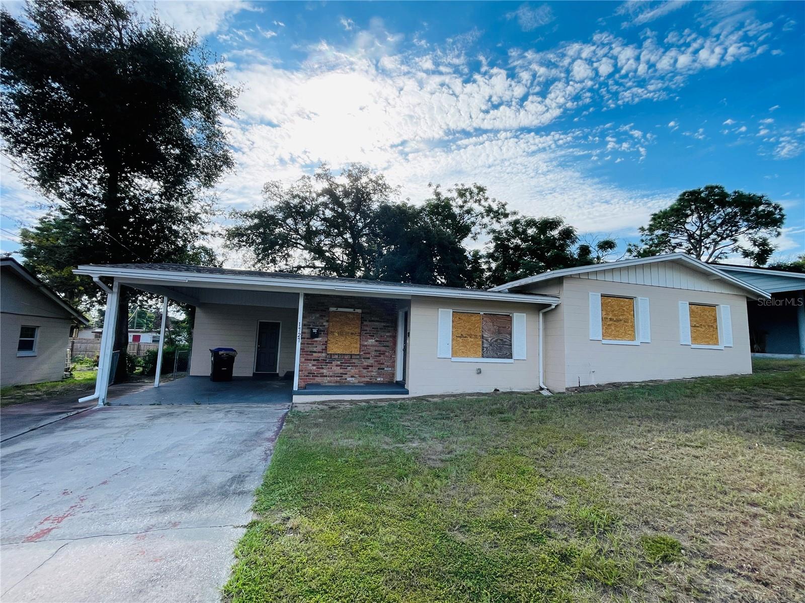 1727 N POWERS DRIVE