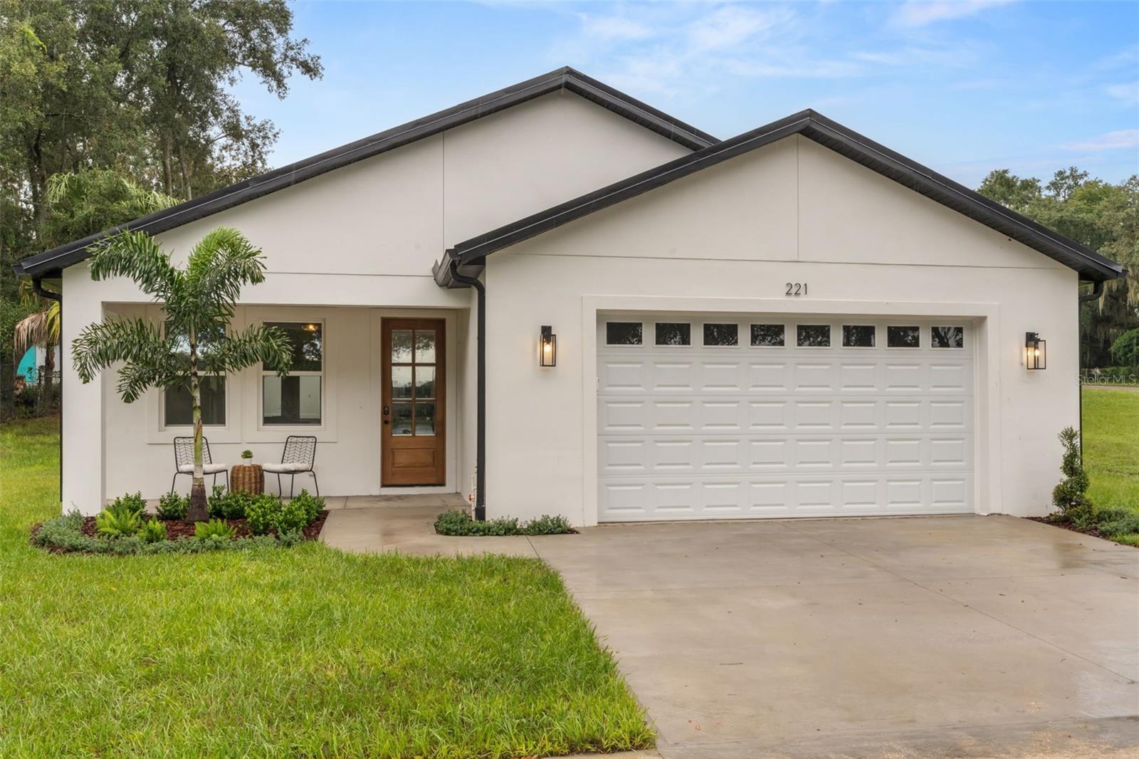 Listing photo 1 for 221 S Sunset Ave