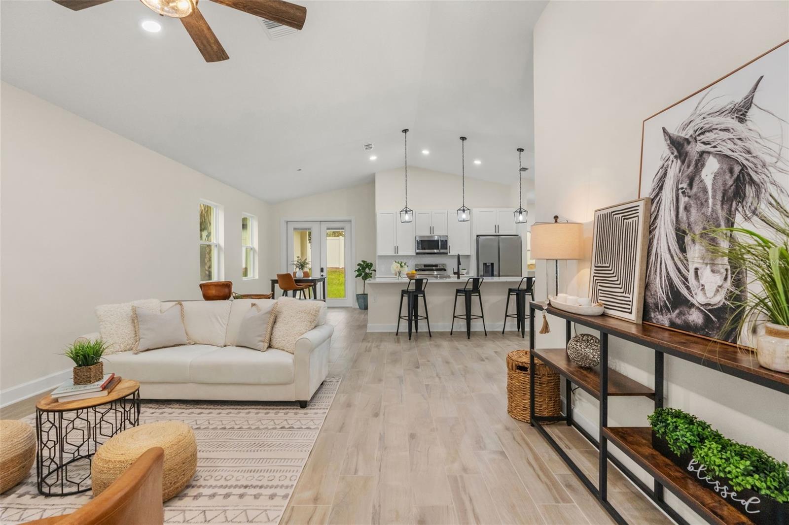 Listing photo 3 for 221 S Sunset Ave